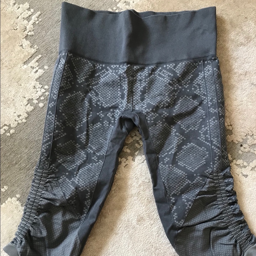 Lu Lu Lemon In the Flow crop